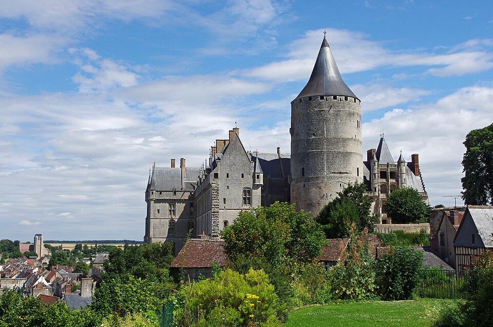 Châteaudun, Châteaudun, stop between Dijon and Vannes