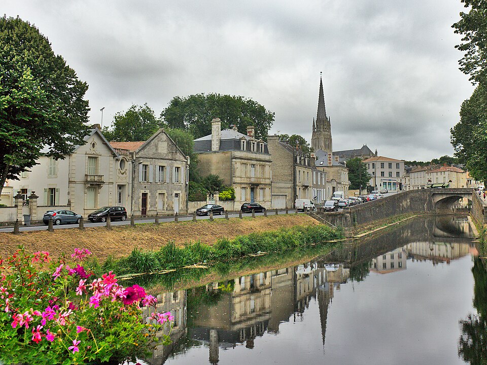 Fontenay-le-Comte, Fontenay-le-Comte, stop between Paris and La Rochelle