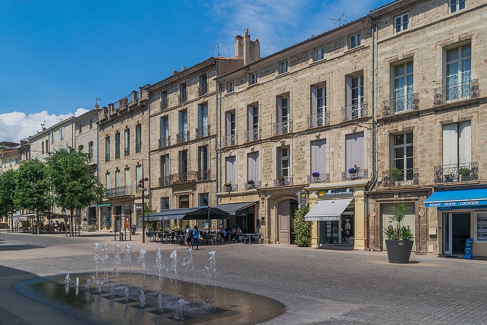 Pézenas, Pézenas, stop between Toulouse and Lyon